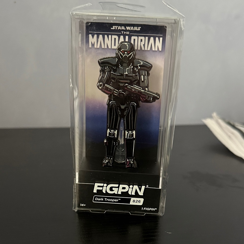 FiGPiN Star Wars The Mandalorian Dark Trooper Pin #826 Disney Brand New